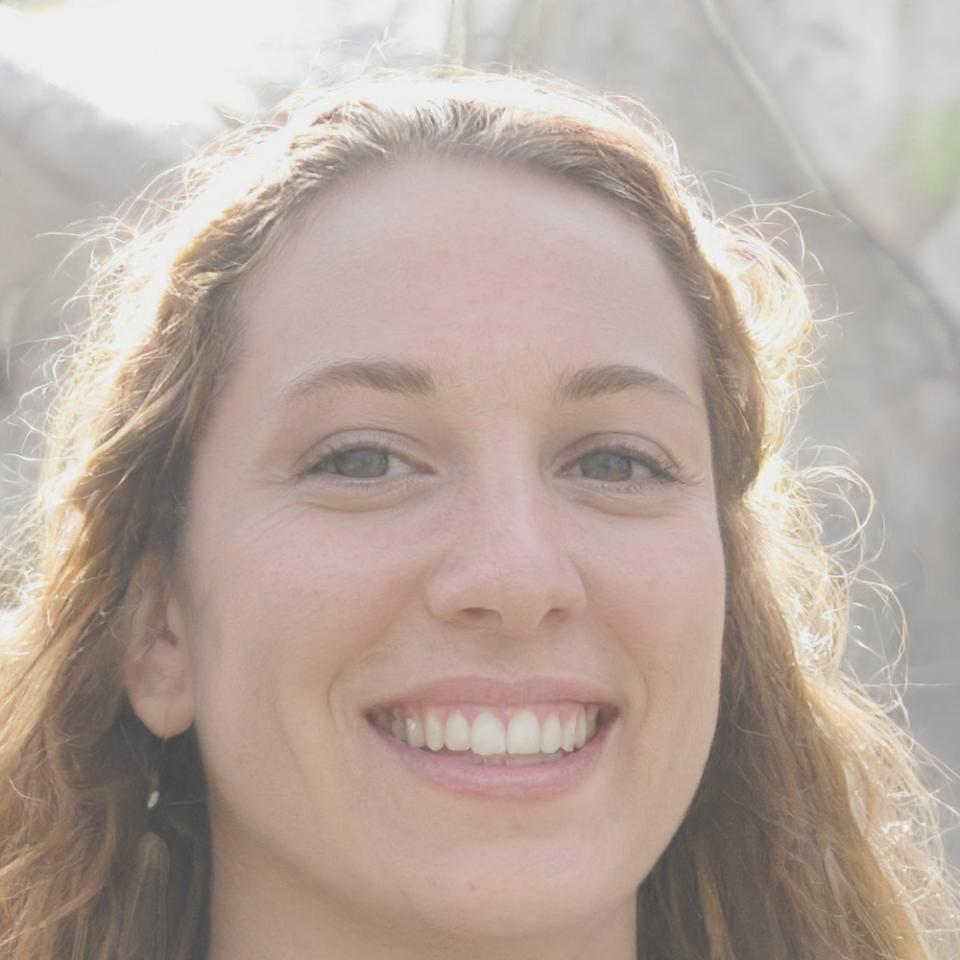 Портрет эксперта по инвестиционному анализу Мари Дюбуа